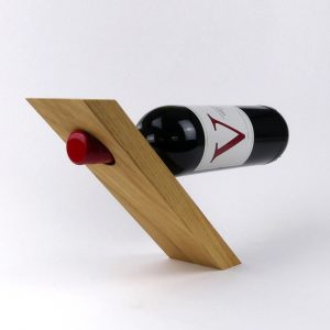 Weinhalter aus Holz / Schwebende Weinflasche
