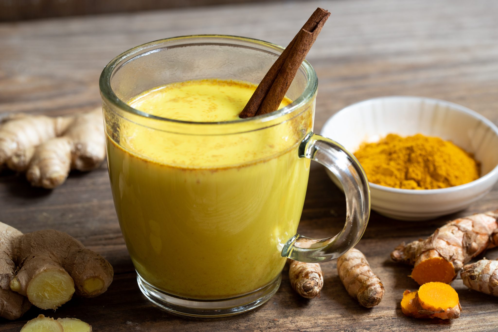 GOLDENE MILCH IST GESUND – VEGAN – LECKER bekannt als “Turmeric Latte” oder “Kurkuma Latte”