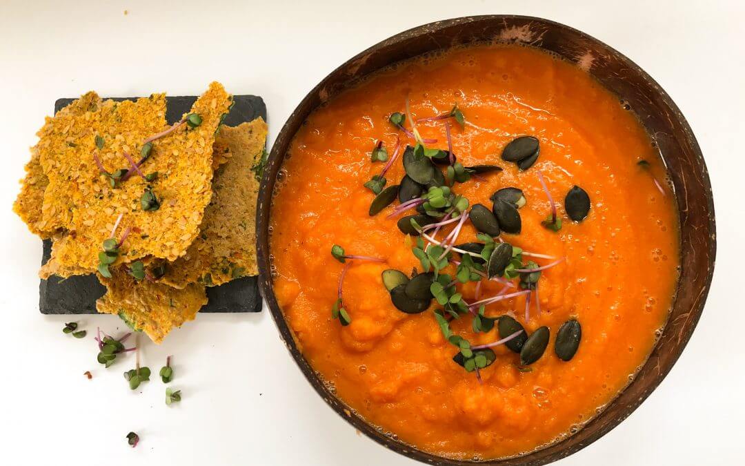 startkraft-rawfood REZEPT : Karottensuppe mit gekeimten Kürbiskernen (Roh-Vegan, Low Carb)