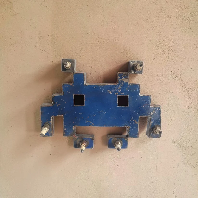 Moogoo Creative Africa | Space Invader | Upcycling-Schlüsselanhänger Farbe Dunkelblau