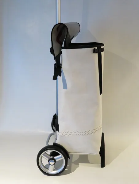 Leonca | Upcycling Einkaufstrolley aus recyceltem Segel – Bild 2