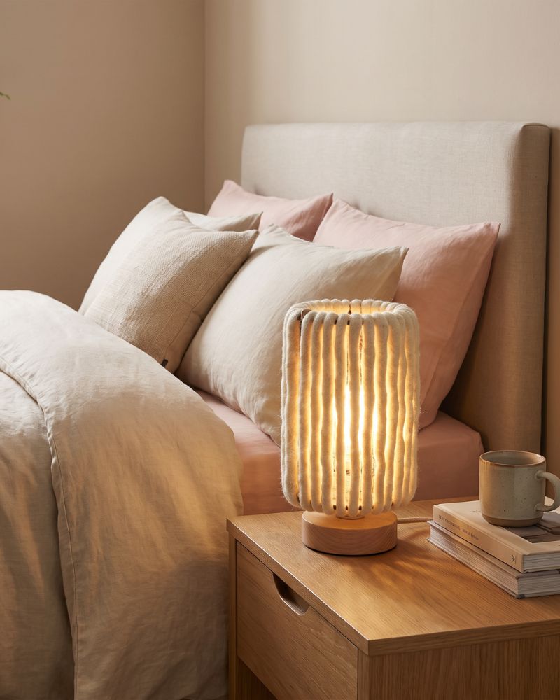 ALMUT von Wildheim | Tischlampe aus Wolle Zylinder