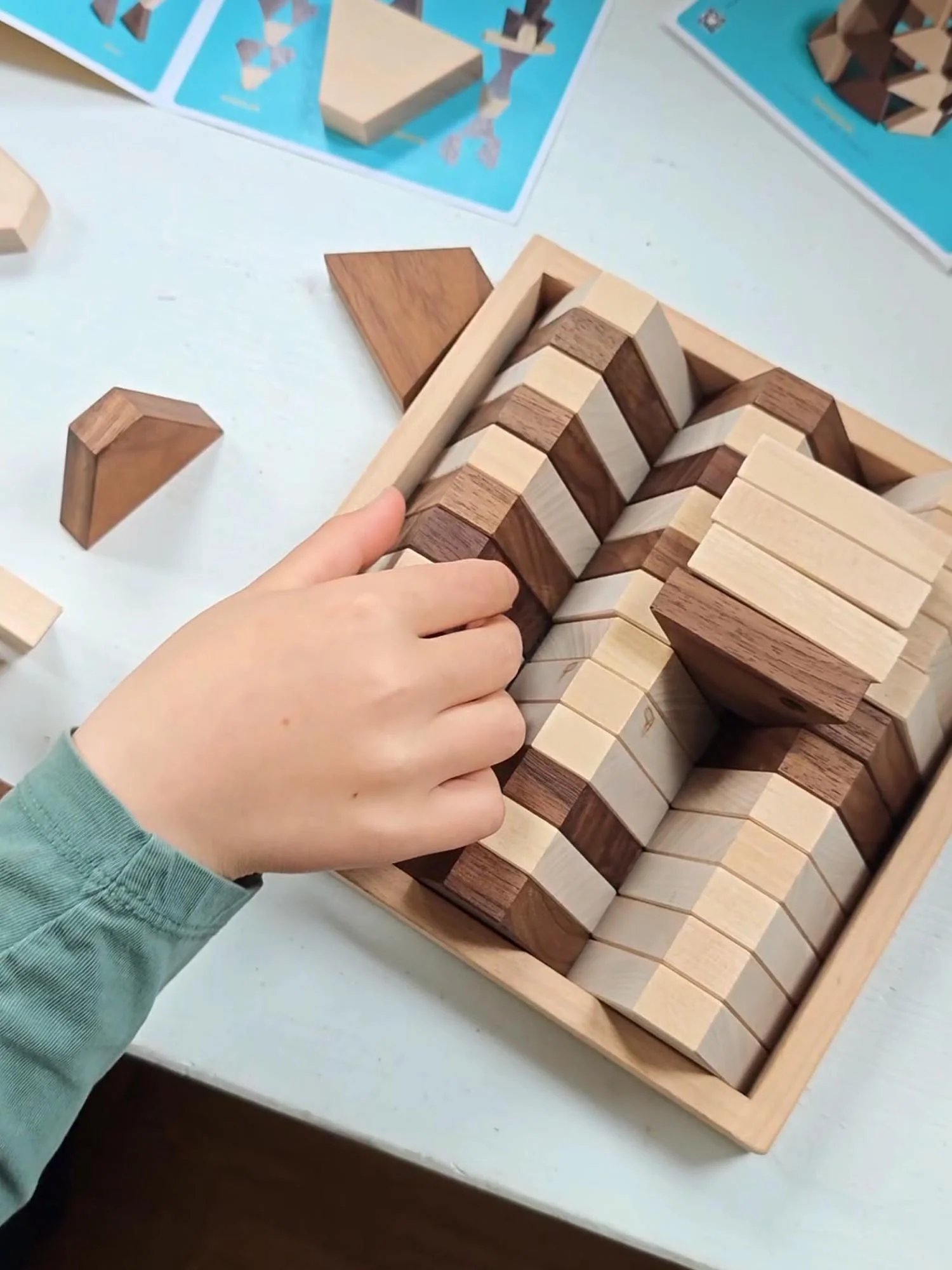 MANUKAKIDS | TRAPEZO® XXL – großes Holzbausteine-Set für Kita & Schule – Bild 2